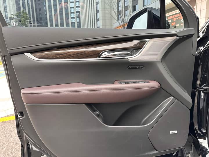 Фото 9 - Cadillac XT6
