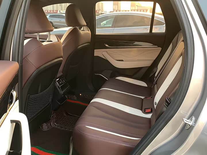 Фото 7 - Geely Monjaro