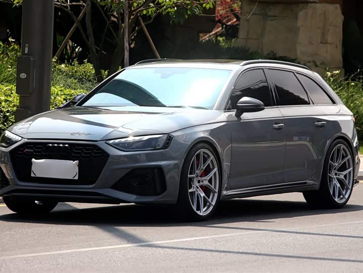 Фото 1 - Audi RS 4