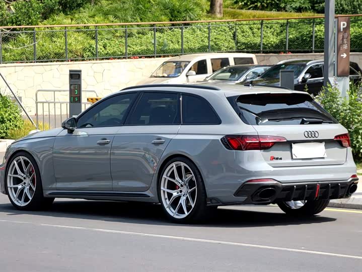 Фото 4 - Audi RS 4