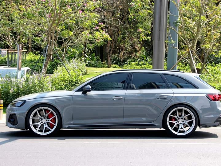 Фото 5 - Audi RS 4