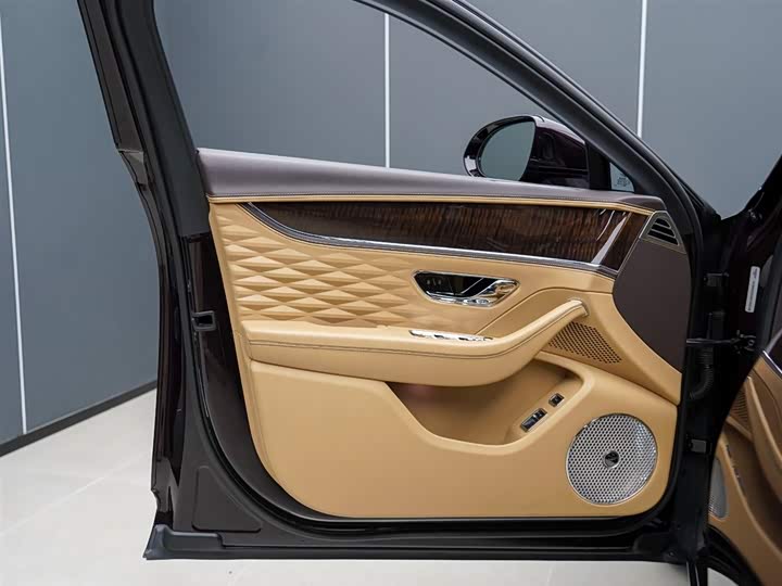 Фото 8 - Bentley Flying Spur