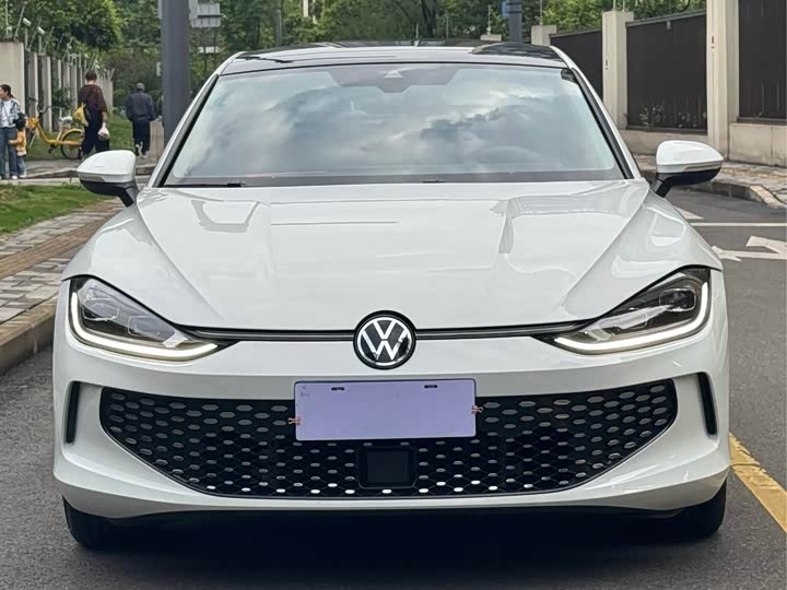 Photo 2 - Volkswagen Lamando L