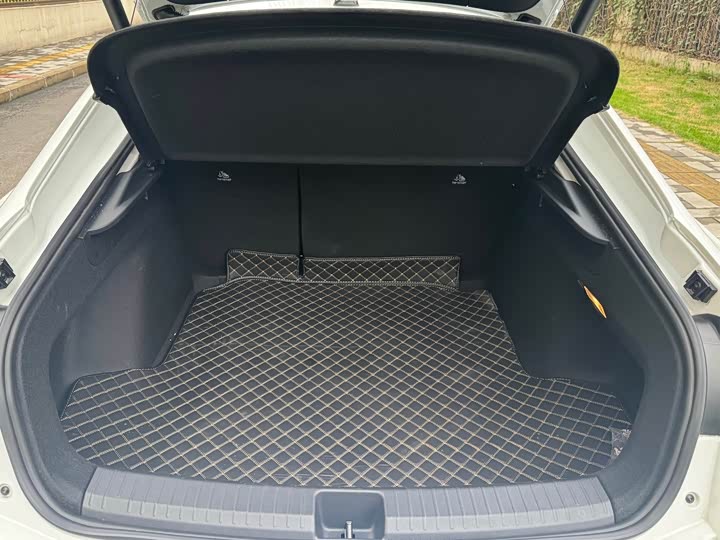 Photo 9 - Volkswagen Lamando L