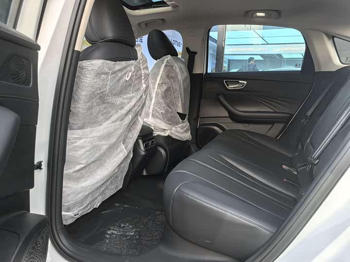 Фото 9 - Roewe D7