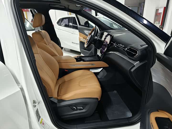 Фото 8 - Bestune 07