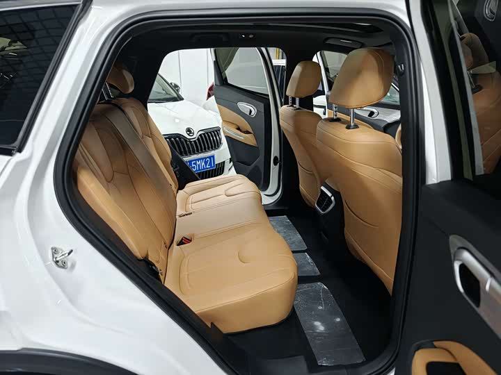 Фото 9 - Bestune 07