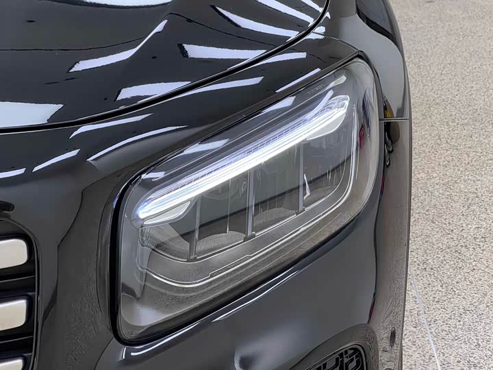 Фото 8 - Mercedes-Benz GLB-Class