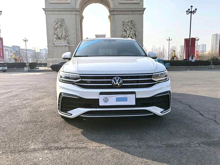 Фото 2 - Volkswagen Tiguan L Pro