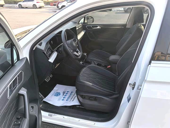 Фото 4 - Volkswagen Tiguan L Pro