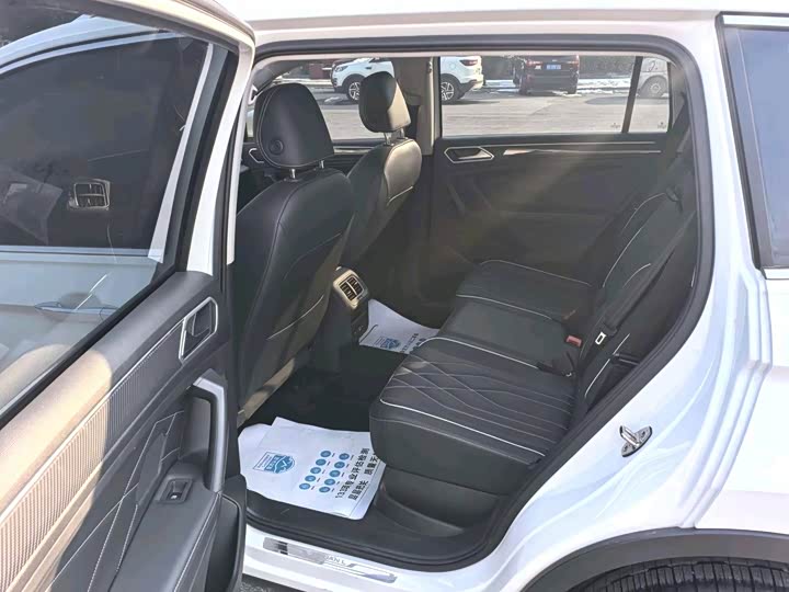 Фото 5 - Volkswagen Tiguan L Pro