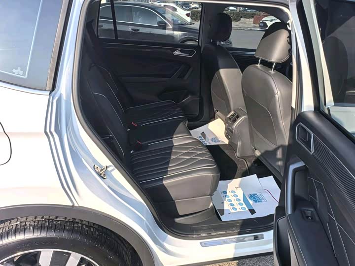 Фото 6 - Volkswagen Tiguan L Pro