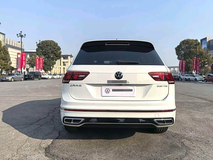 Фото 8 - Volkswagen Tiguan L Pro