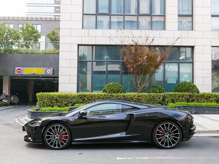 Photo 4 - McLaren GT