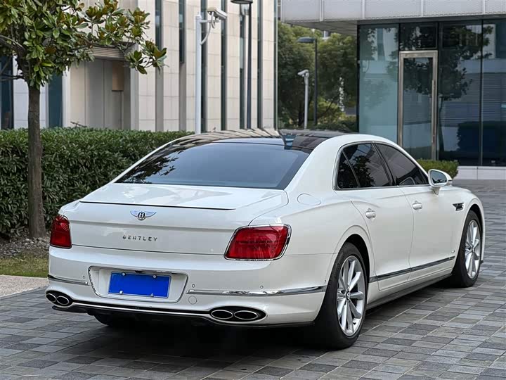 Фото 4 - Bentley Flying Spur