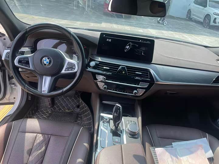 Фото 6 - BMW 5 Series