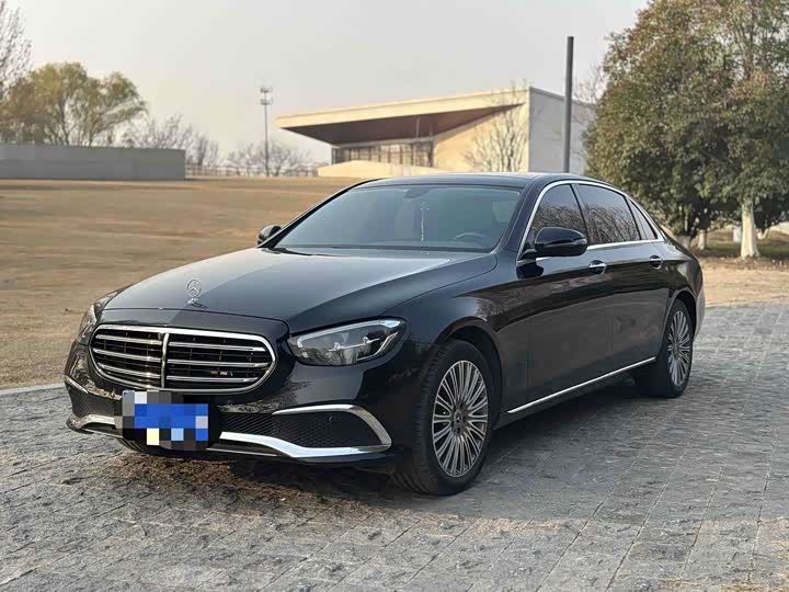 Фото 1 - Mercedes-Benz E-Class