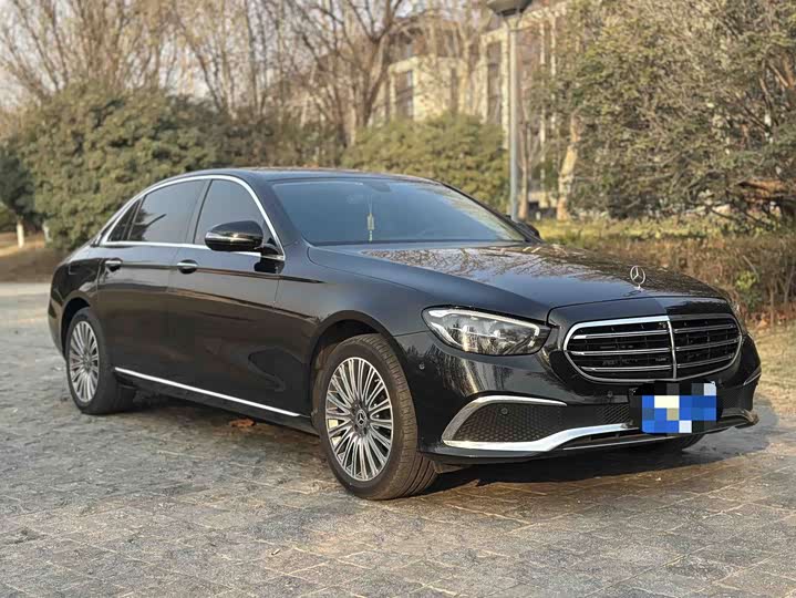 Фото 3 - Mercedes-Benz E-Class