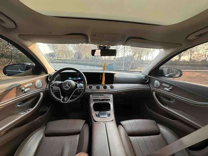 Фото 5 - Mercedes-Benz E-Class