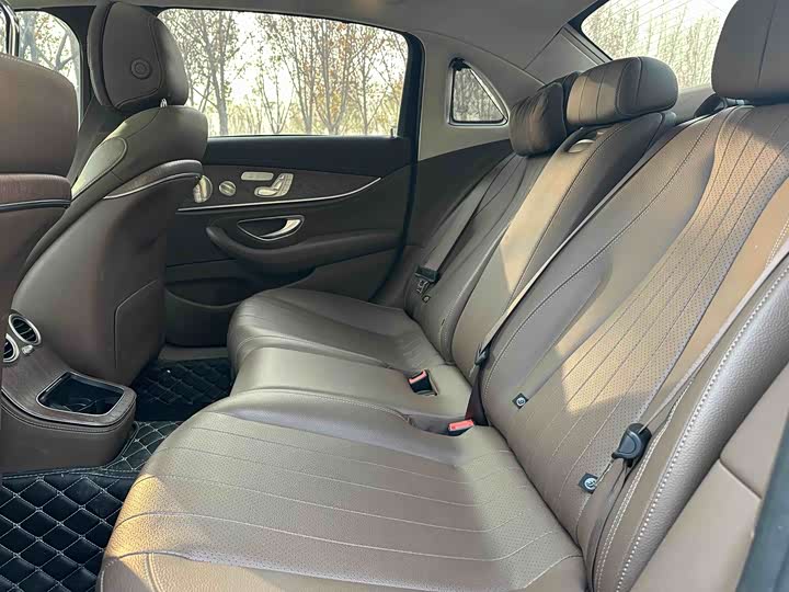 Фото 6 - Mercedes-Benz E-Class