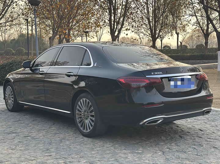 Фото 9 - Mercedes-Benz E-Class