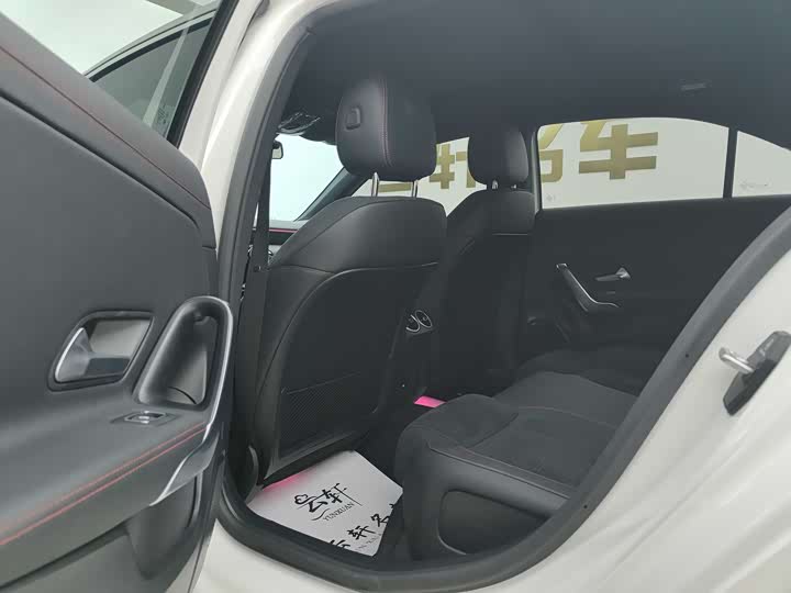 Фото 9 - Mercedes-Benz A-Class