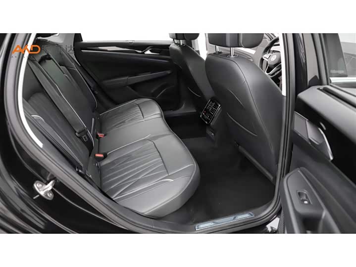 Фото 8 - Volkswagen Passat