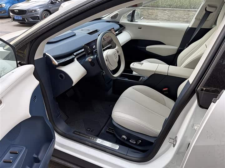 Фото 3 - Zeekr X