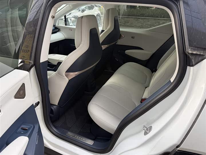 Фото 4 - Zeekr X