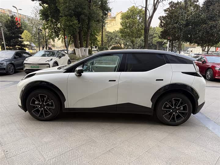 Фото 7 - Zeekr X