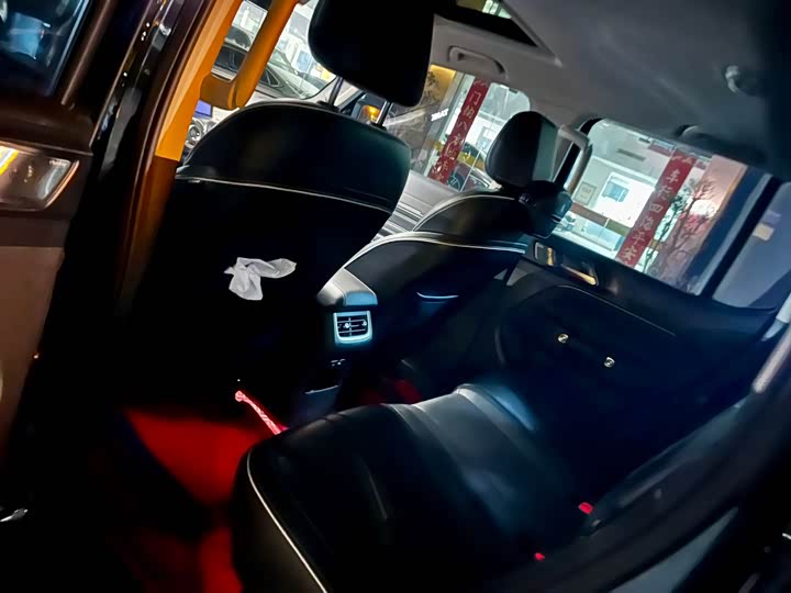 Фото 9 - Tank 300