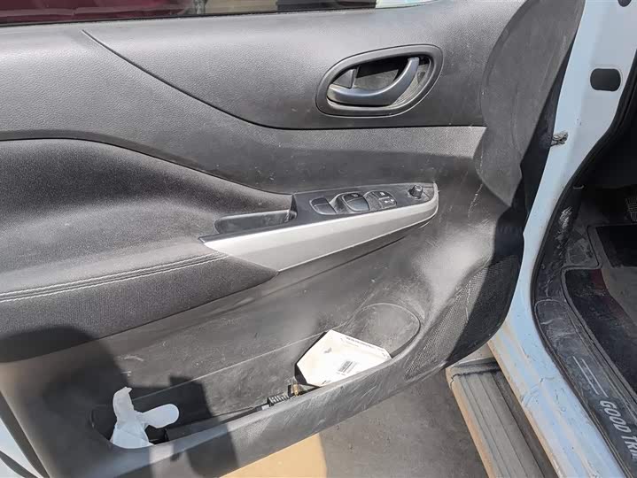 Фото 7 - Nissan Navara