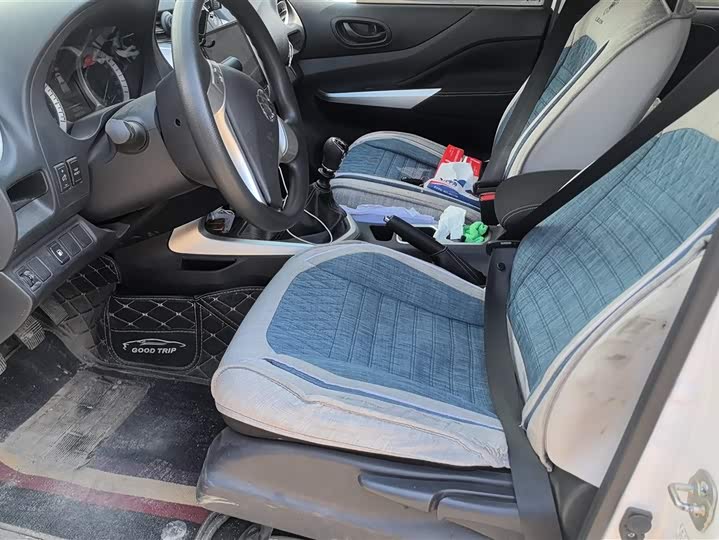 Фото 9 - Nissan Navara