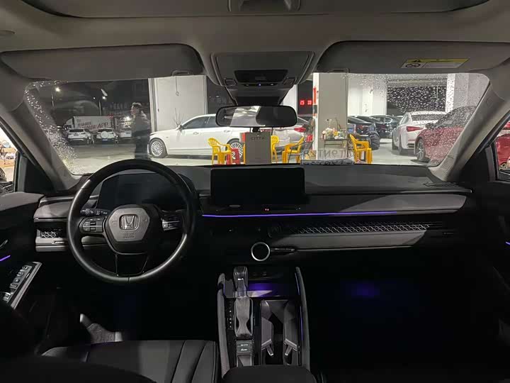 Фото 8 - Honda Accord