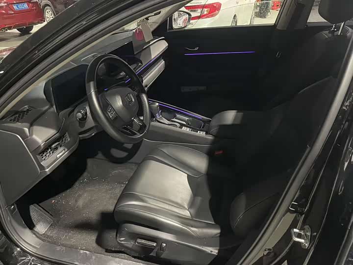 Фото 9 - Honda Accord