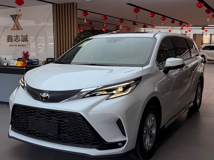 Photo 1 - Toyota Granvia