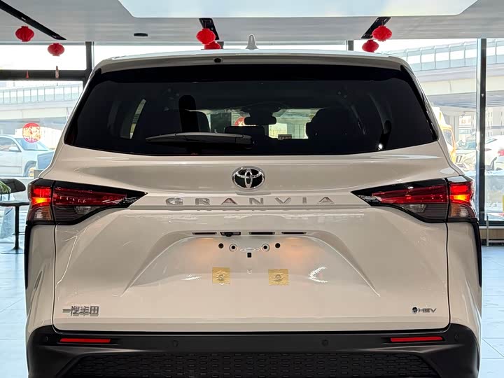 Photo 4 - Toyota Granvia