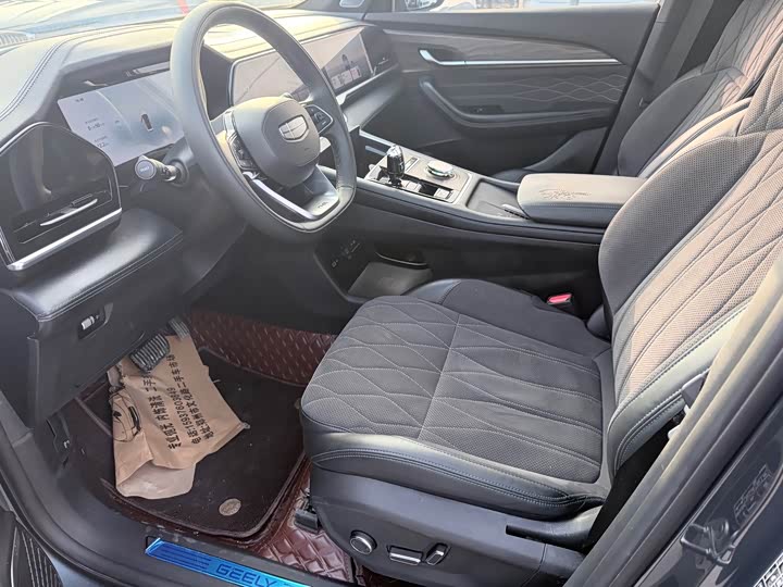 Photo 4 - Geely Monjaro