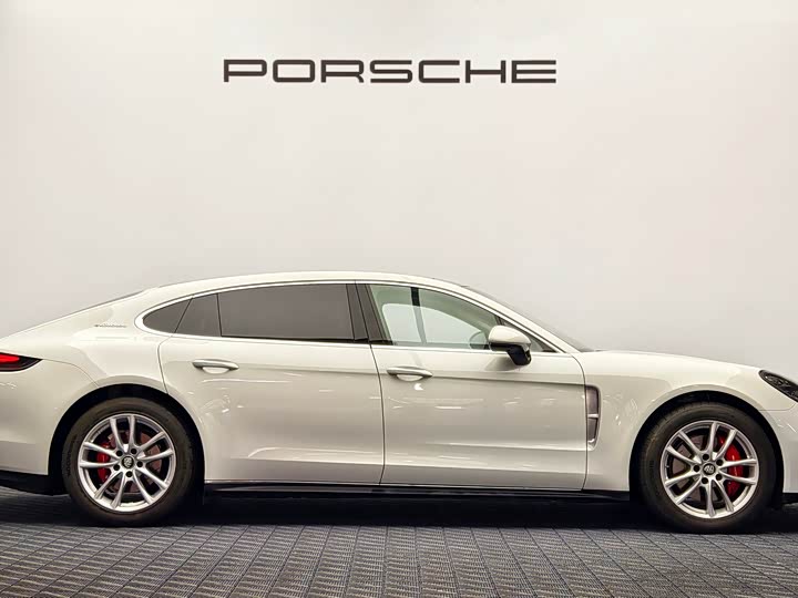 Фото 3 - Porsche Panamera