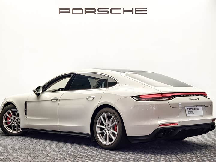 Фото 5 - Porsche Panamera