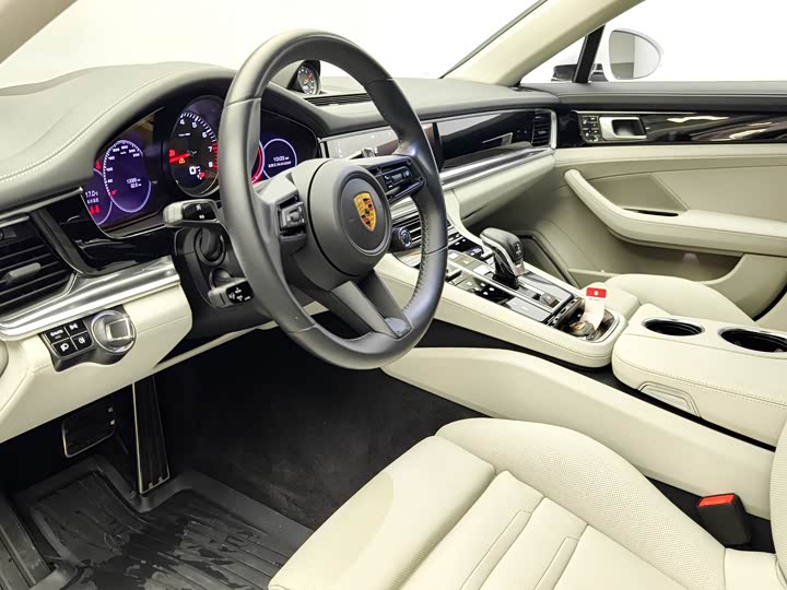 Фото 9 - Porsche Panamera