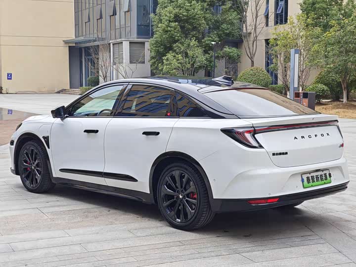 Фото 3 - BAIC Arcfox Alpha S