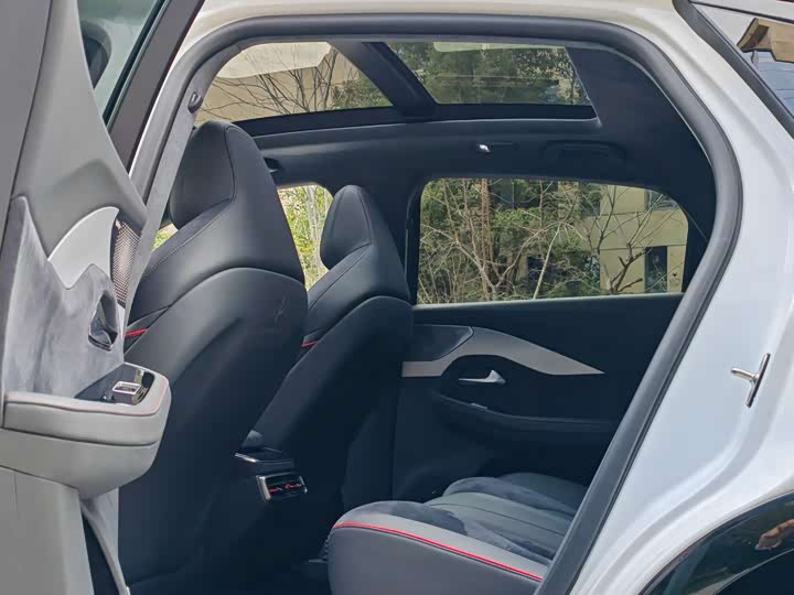 Фото 9 - BAIC Arcfox Alpha S