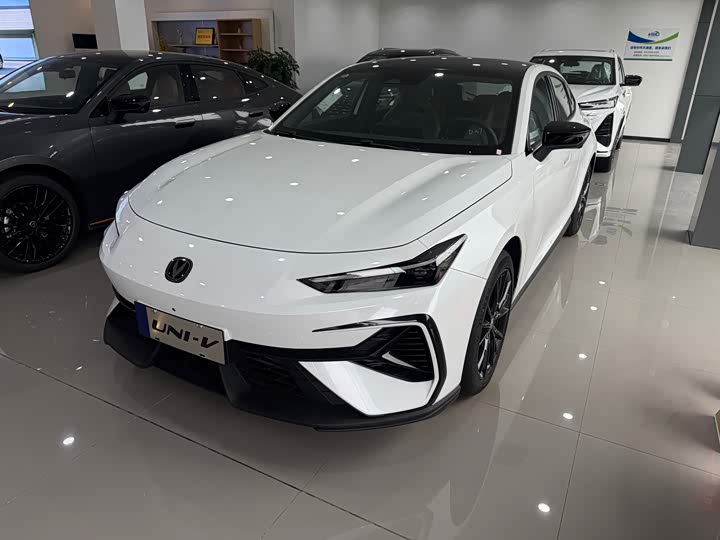 Photo 1 - Changan UNI-V