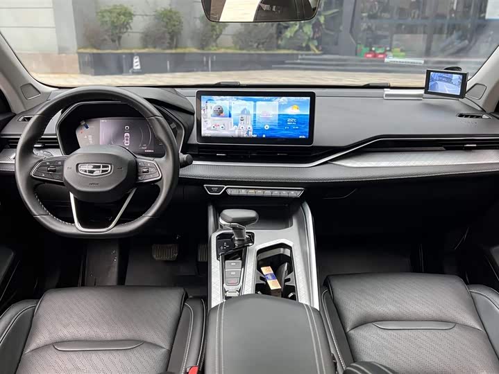 Фото 3 - Geely Preface