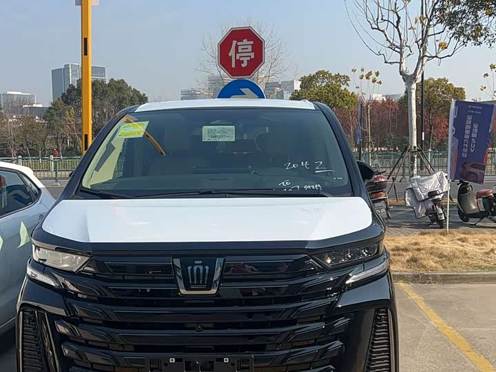 Фото 1 - Toyota Vellfire