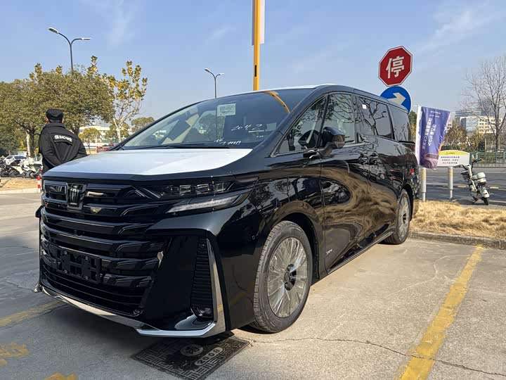 Фото 3 - Toyota Vellfire