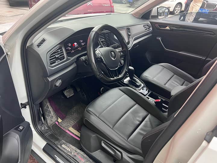 Фото 3 - Volkswagen T-Roc