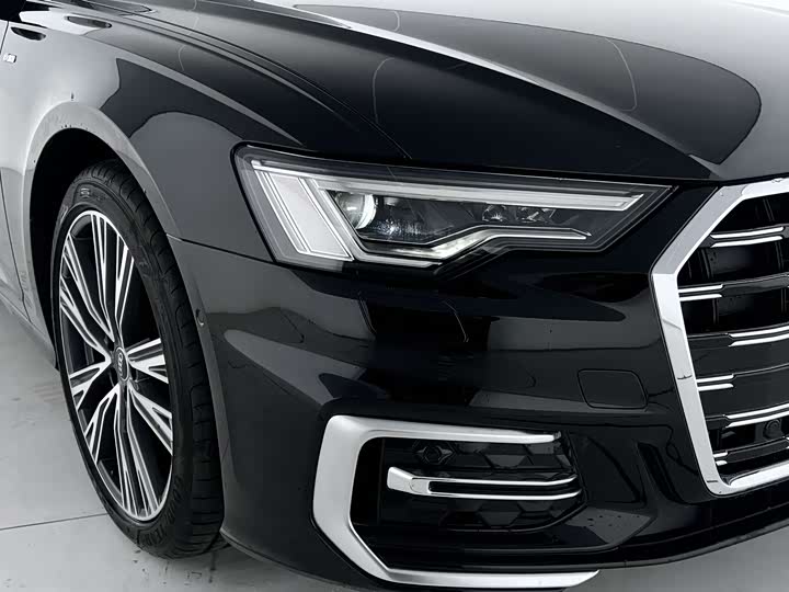 Фото 5 - Audi A6L