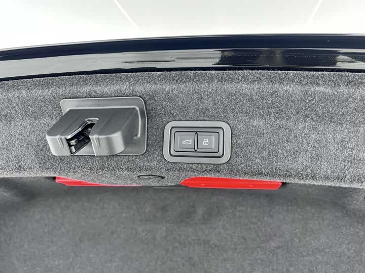 Фото 7 - Audi A6L